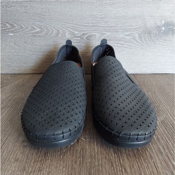NEW Easy Street Womens Fresh Black Faux Leather Perforated Loafers Shoes 9W - Picture 2 of 9